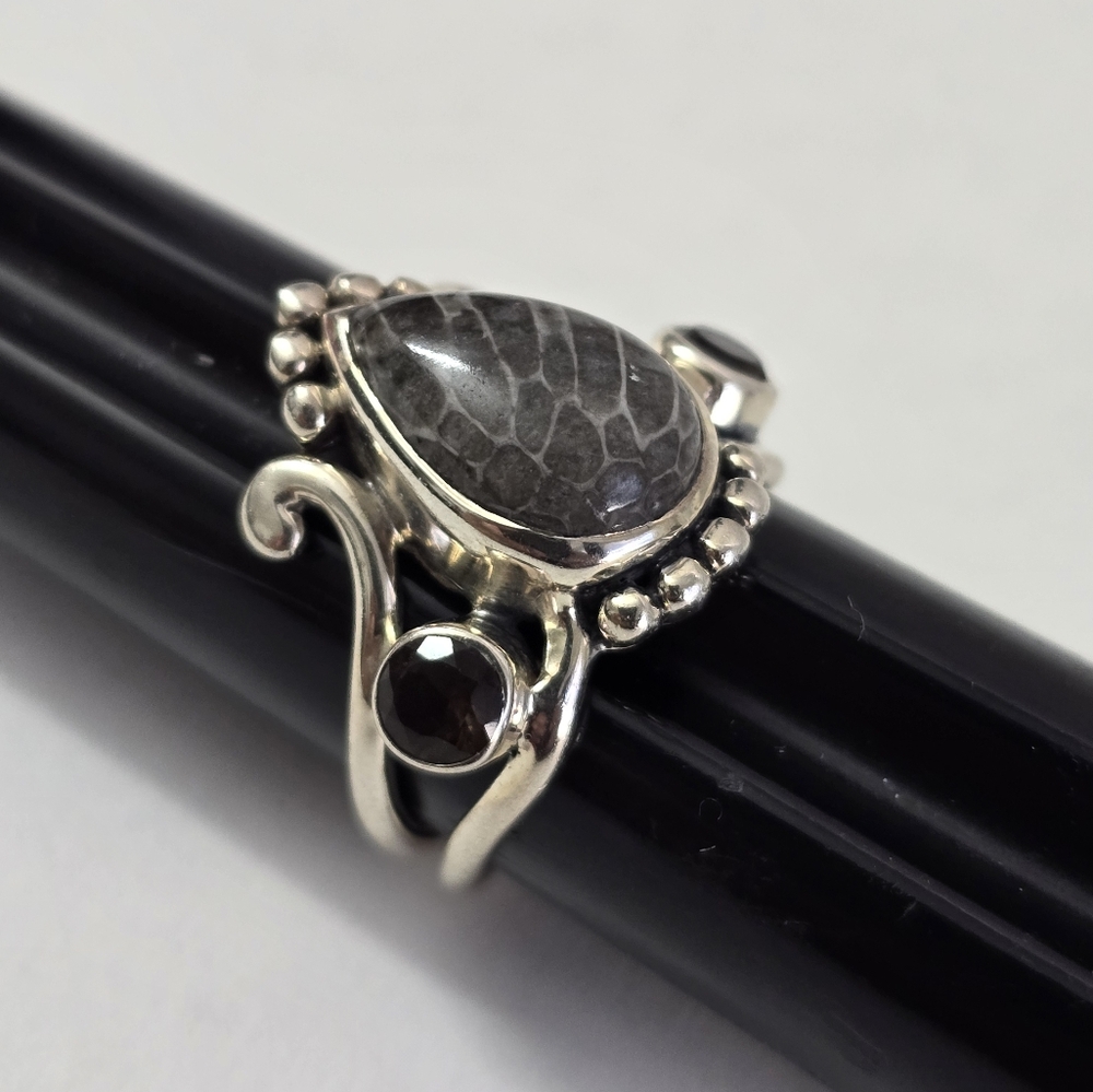 Sterling Silver 925 Ornate Silver Ring with Teardrop Black Stone